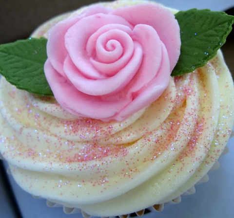  namely Vanilla Cupcakes with glitter and roses Carrot Cupcakes with 